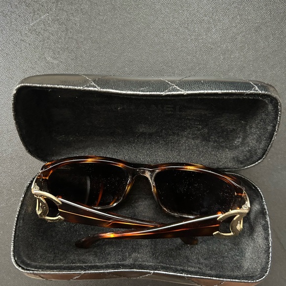 CHANEL Tortoiseshell Women's Glasses - Picture 3 of 5